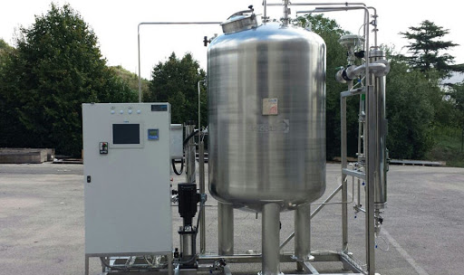 Máy lọc nước khử độc là thiết bị điện tử gia dụng với tính năng tạo ra khí ozone nhằm lọc sạch, khử mùi, khử độc, khử trùng nguồn nước đầu vào